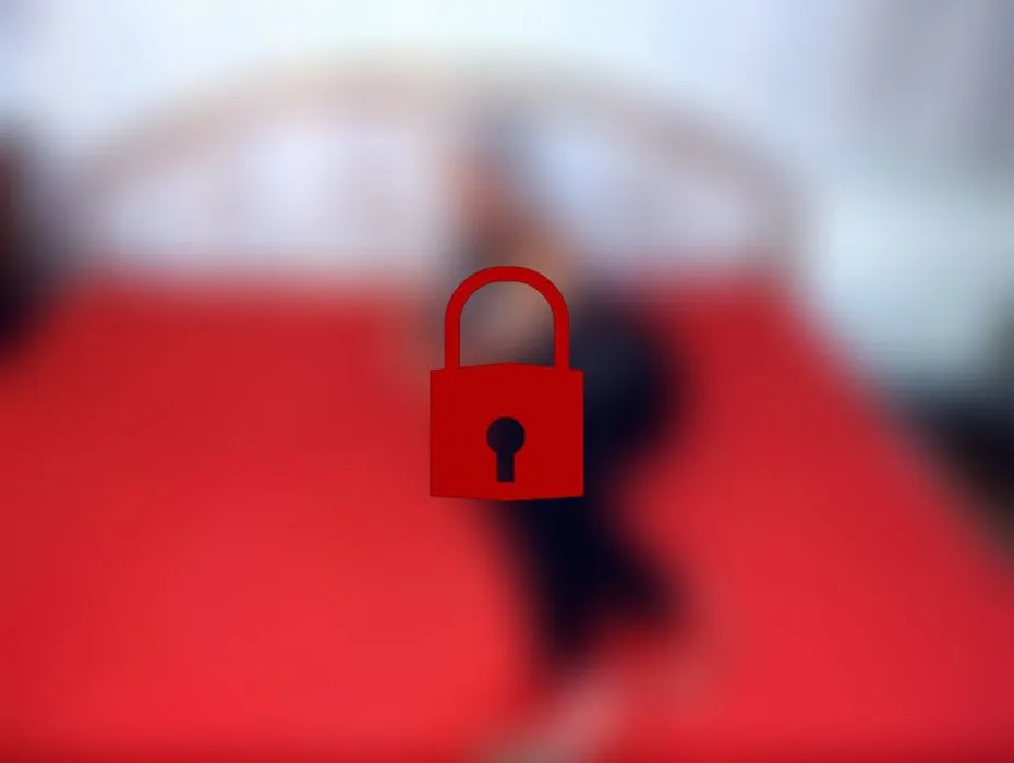 Ohne Gummi rein ins Fötzchen! Sperma Fotze Deluxe!.mp4