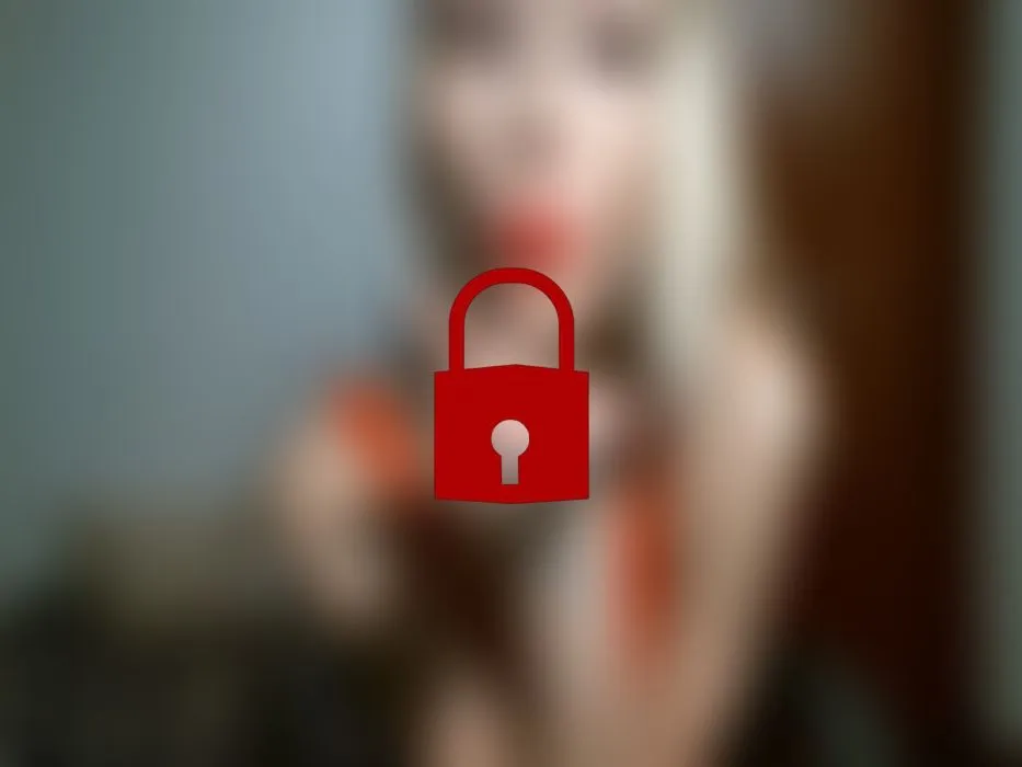 Dildo bumst meinen Mund