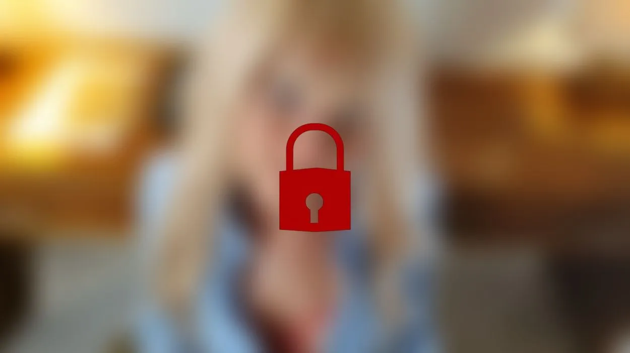 Unterwürfige Sekretärin! Büroschlampe wird besamt und in die Muschi gespritzt!.mp4