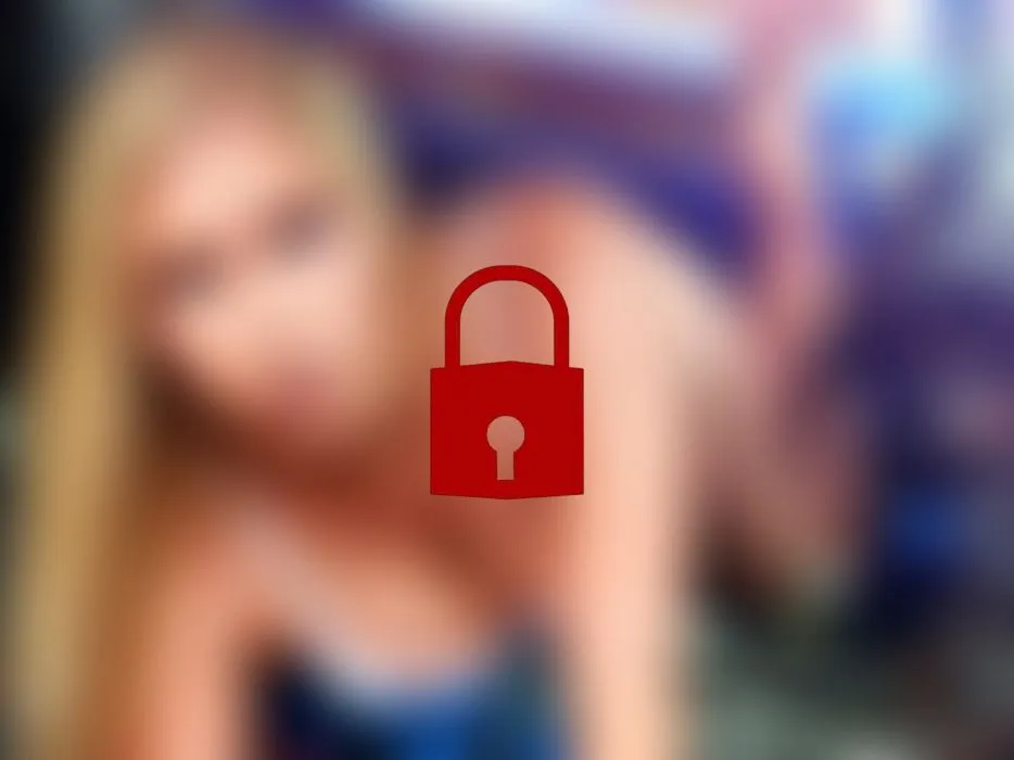 Meine lebende Sexpuppe vorgeführt und weggefickt