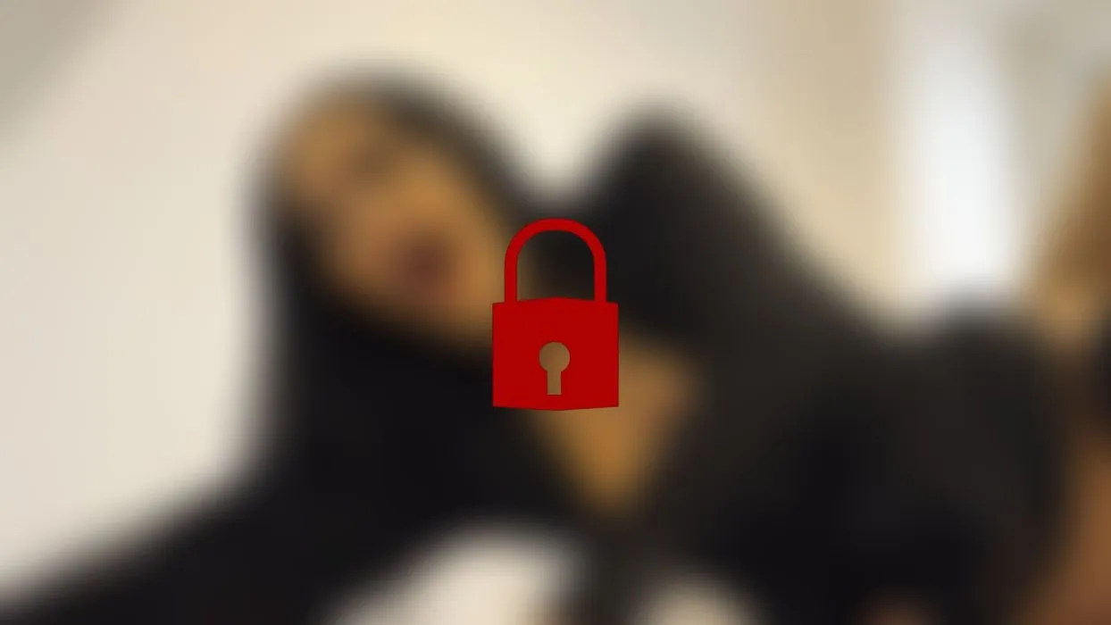 Nylon-Schlampe will es ! Doppelcumshot!