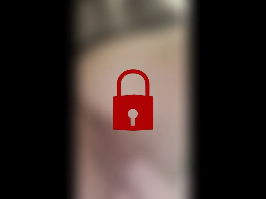 Sexymelli18 shows her pussy