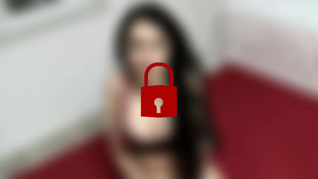 LATEX SCHLAMPE | AO HOBBYNUTTE gefickt und mit Sperma vollgespritzt!