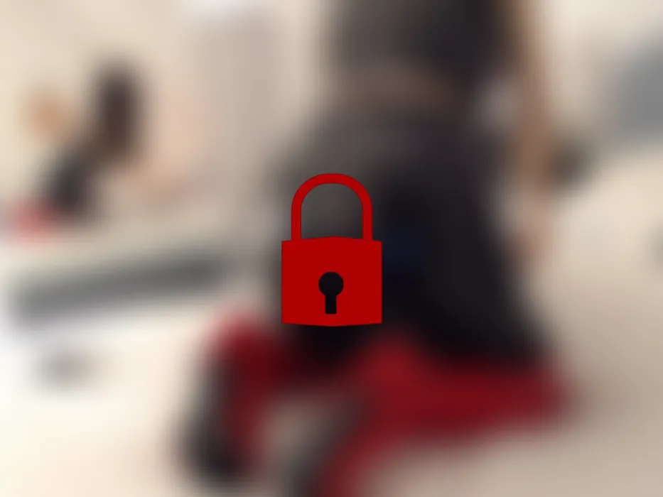 glänzende Kleidung, nasse Muschi