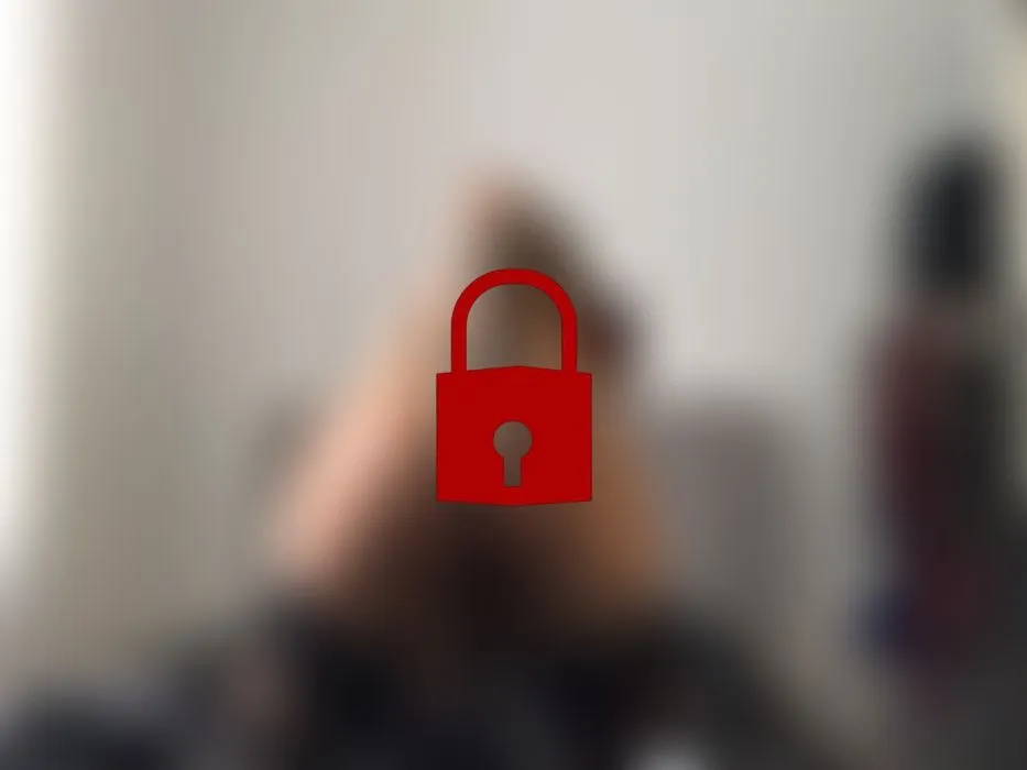 TS Amal die Fotze holt sich einen runter