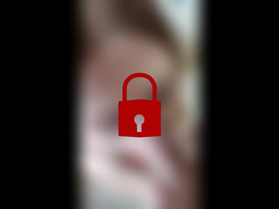 Das devote süße Girl muss den Schwanz hart und tief blasen! Geiler BlowJob!