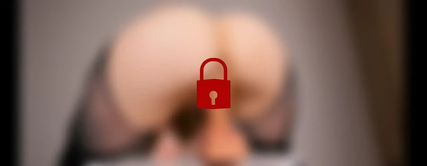 Dildo wird tief geritten