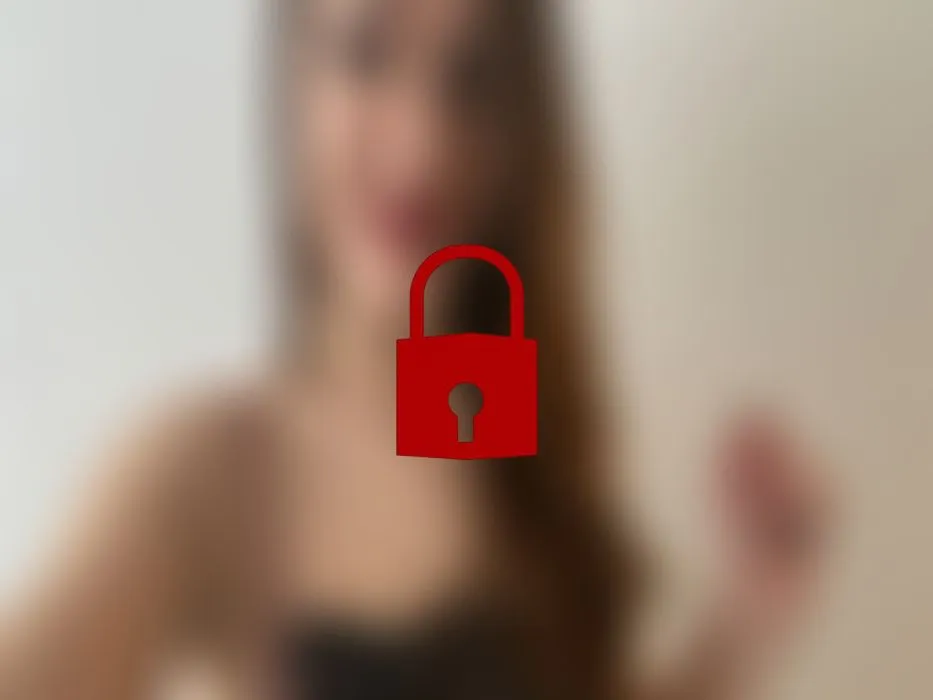 Mit gespreizten Lippen gepisst...