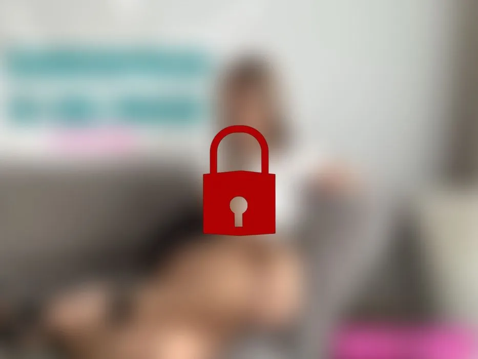 Sexy arabische Sekretärin gibt ihrem notgeilen Chef ein Handjob 