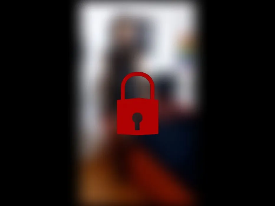 Geiler Strip in Latex und Netzstrümpfe