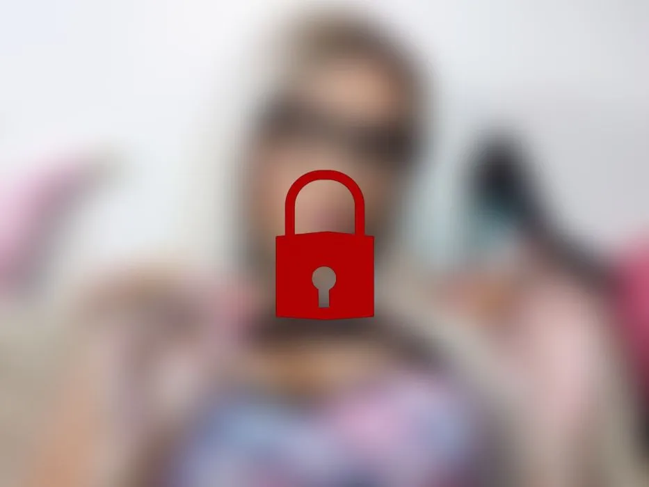 I'll tell you all about how to wank your cock (English language) while I suck on my favourite realistic dildo, masturbate and countdown until you can blow your cum!