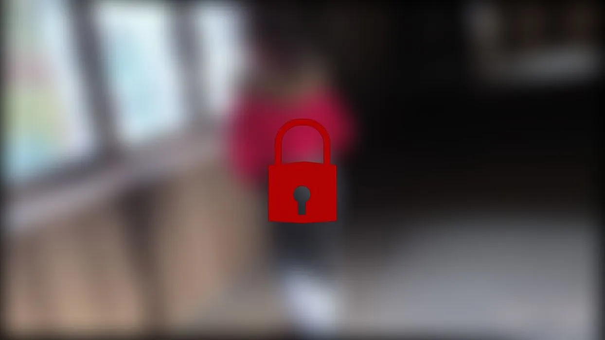 Lederhose, Moonboots und Superdry Winterjacke