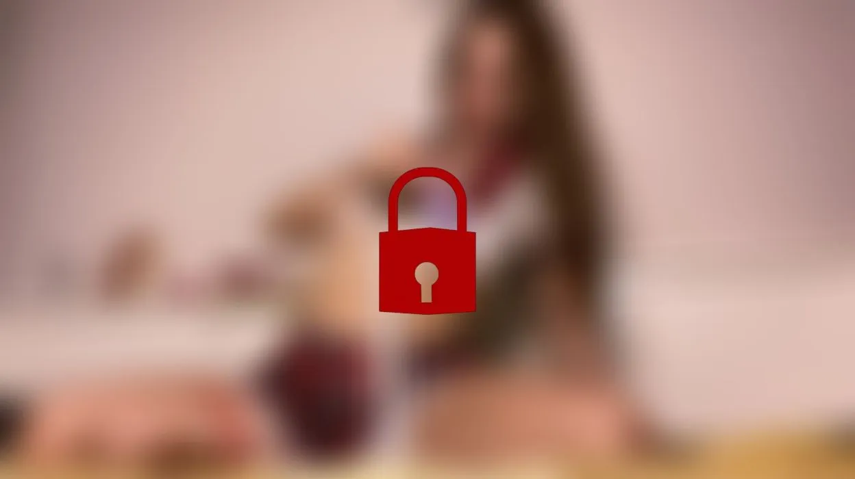 Mit dem Vibrator und dem großen Dildo besorgt!