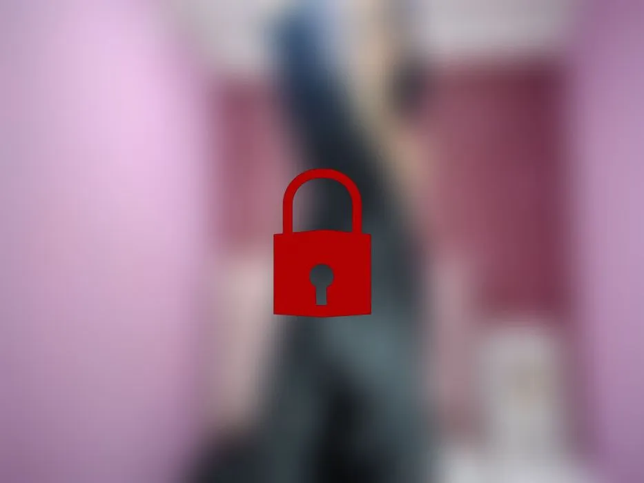 Dildo und üppige Masturbation und sexy Stöhnen