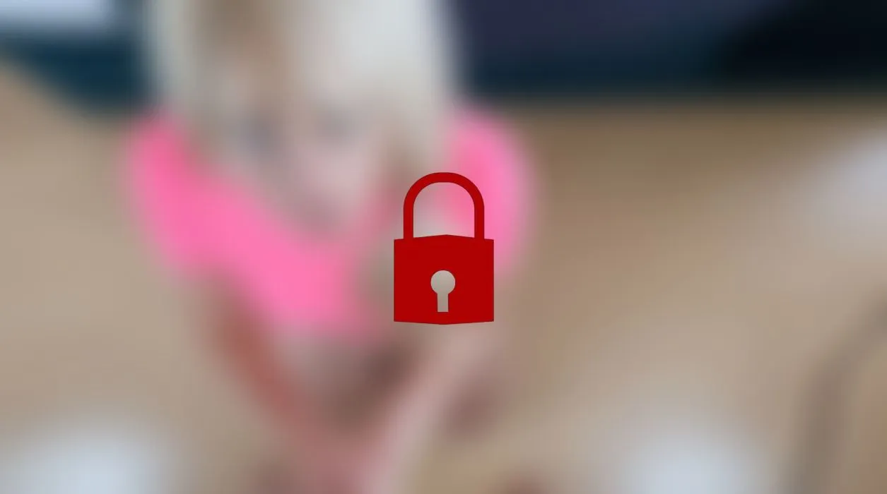 Tennie Arsch voll gespritzt.mp4