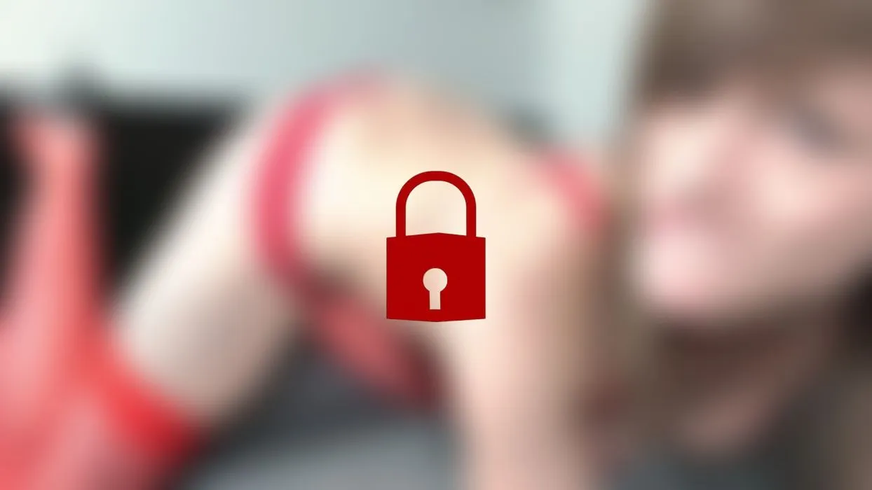Rote Strümpfe und pinke Kugeln