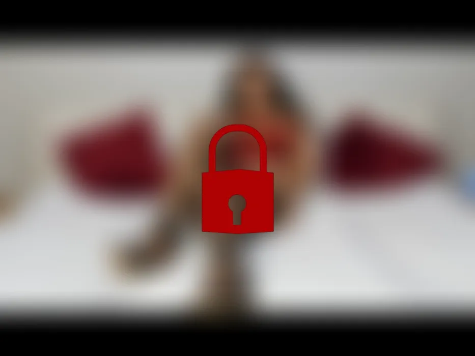 Rotes Korsett, Highheels,Halterlose und mit Riesendildo zum Abspritzen gebracht