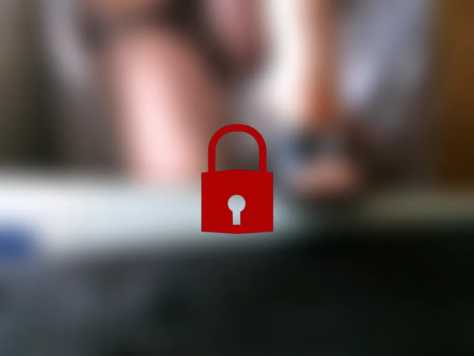 Meine Füße und meine rasierte Muschi