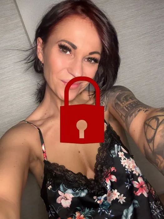 Zum ersten Mal ein intimerer Einblick-mein Piercing wartet aufs Sahnehäubchen :)