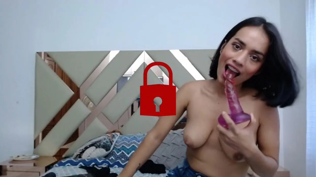 Dildo lutschen