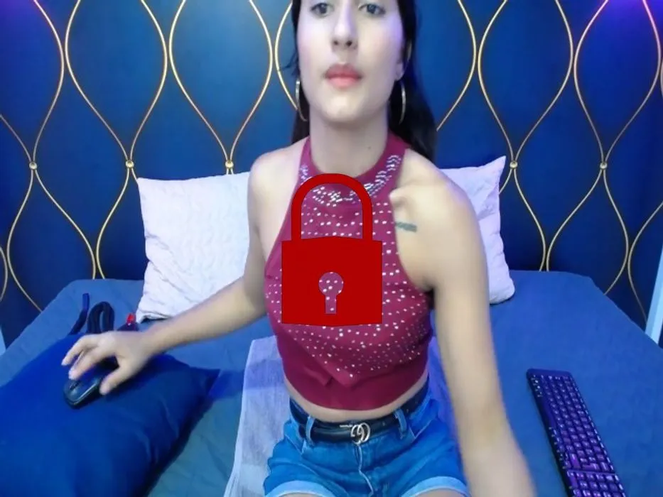 Dildo saugen und Muschi reiben