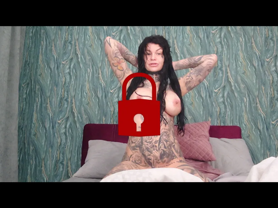 Mit XXL-DILDO zum Orgasmus