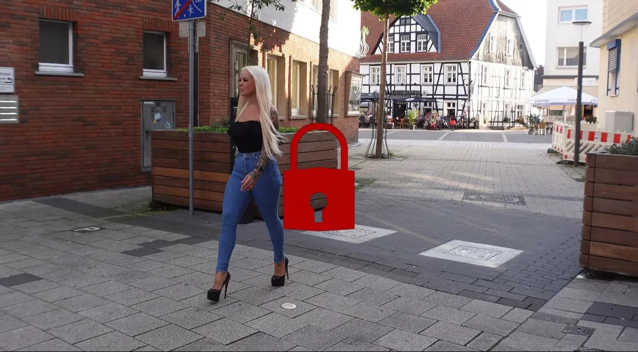STADT FLITTCHEN so notgeil das die Muschi durch die Jeans tropft!