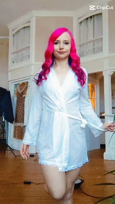 Geiler Engel in weiß zu Diensten für dich 👀🔥🩷