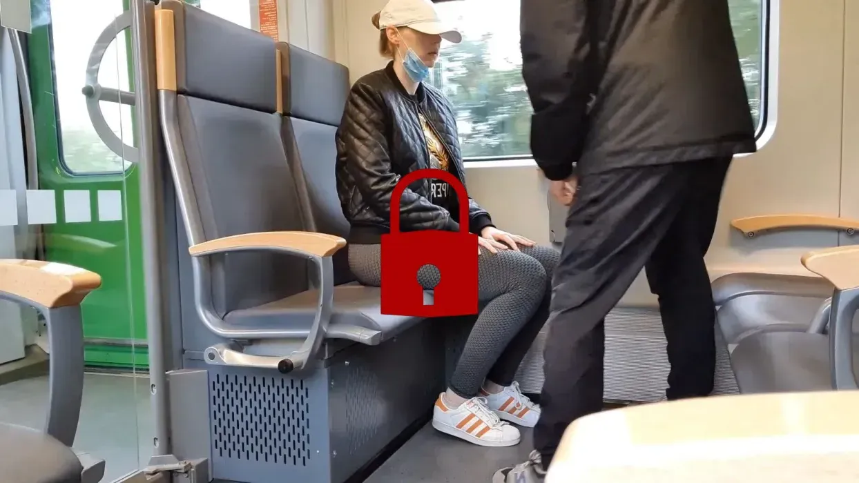 Megakrank..Schwanz mitten in der S-Bahn zum spritzen gebracht:)