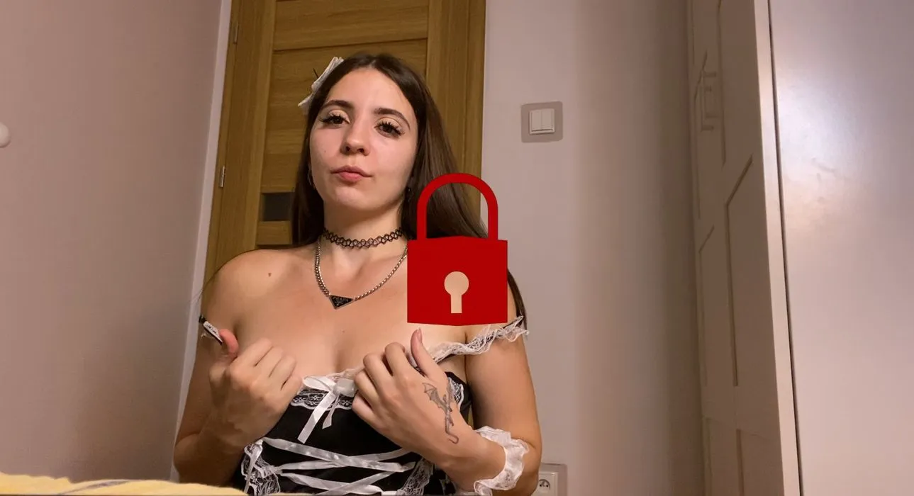Heimlich als Putzfrau den Dildo geblasen