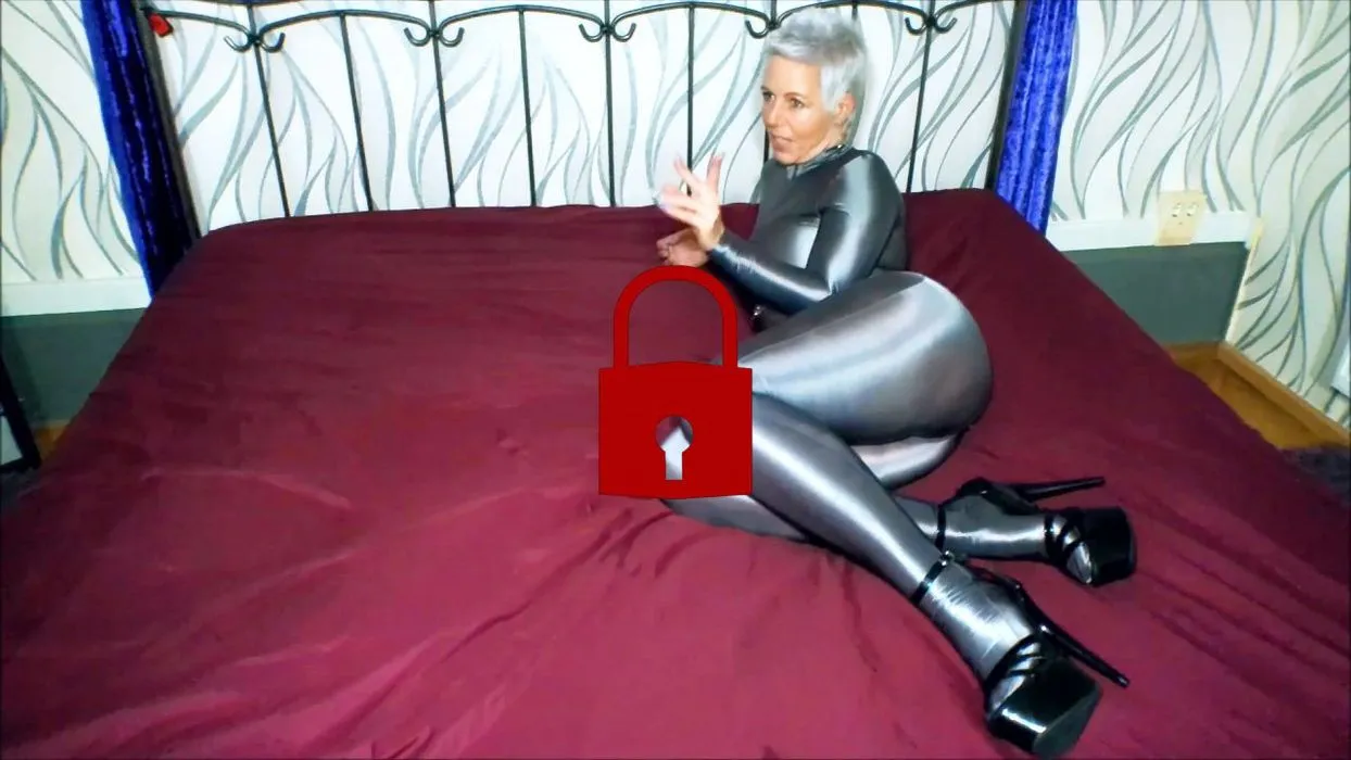 Voll in die Fickfresse gerotzt... Gierig bis zum letzten Tropfen!.mp4