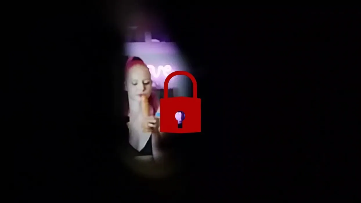 Beim Livestream durchs Schlüsselloch beobachtet und gefilmt 👀🔥😏🩷