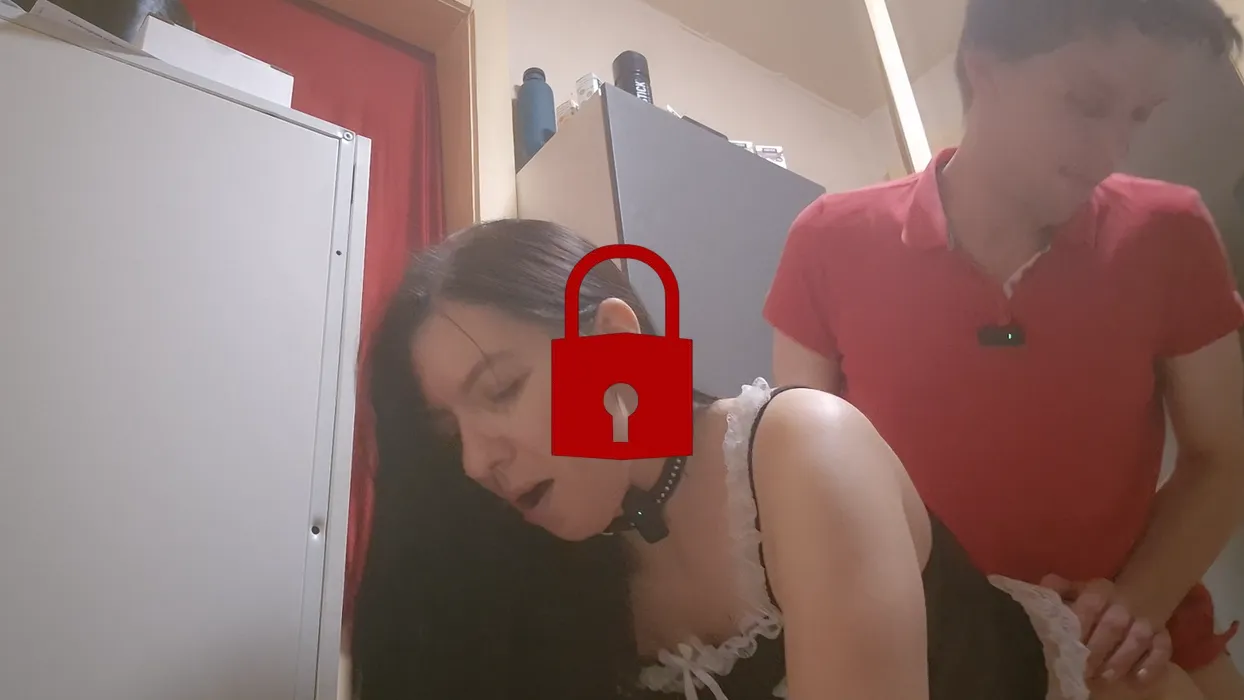 Hausmädchen-Kontrolle: „Erst mein Arsch, dann die Rohre“