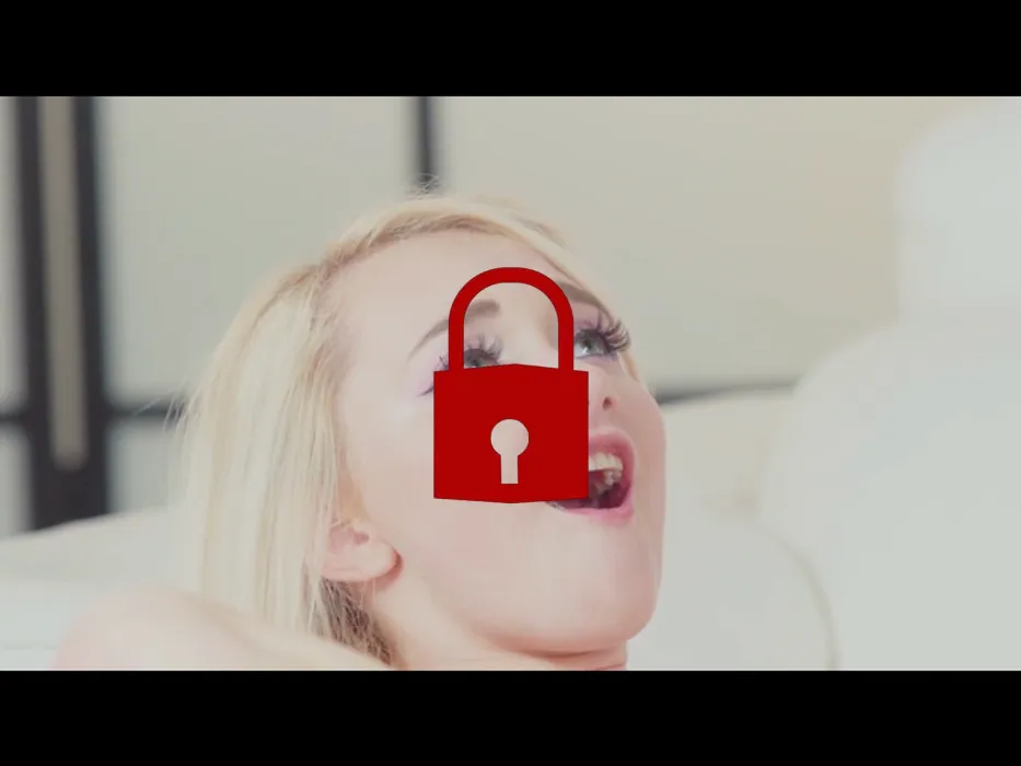 Enges Fötzchen tief bis zum Fötzchenrand gefickt und besamt!