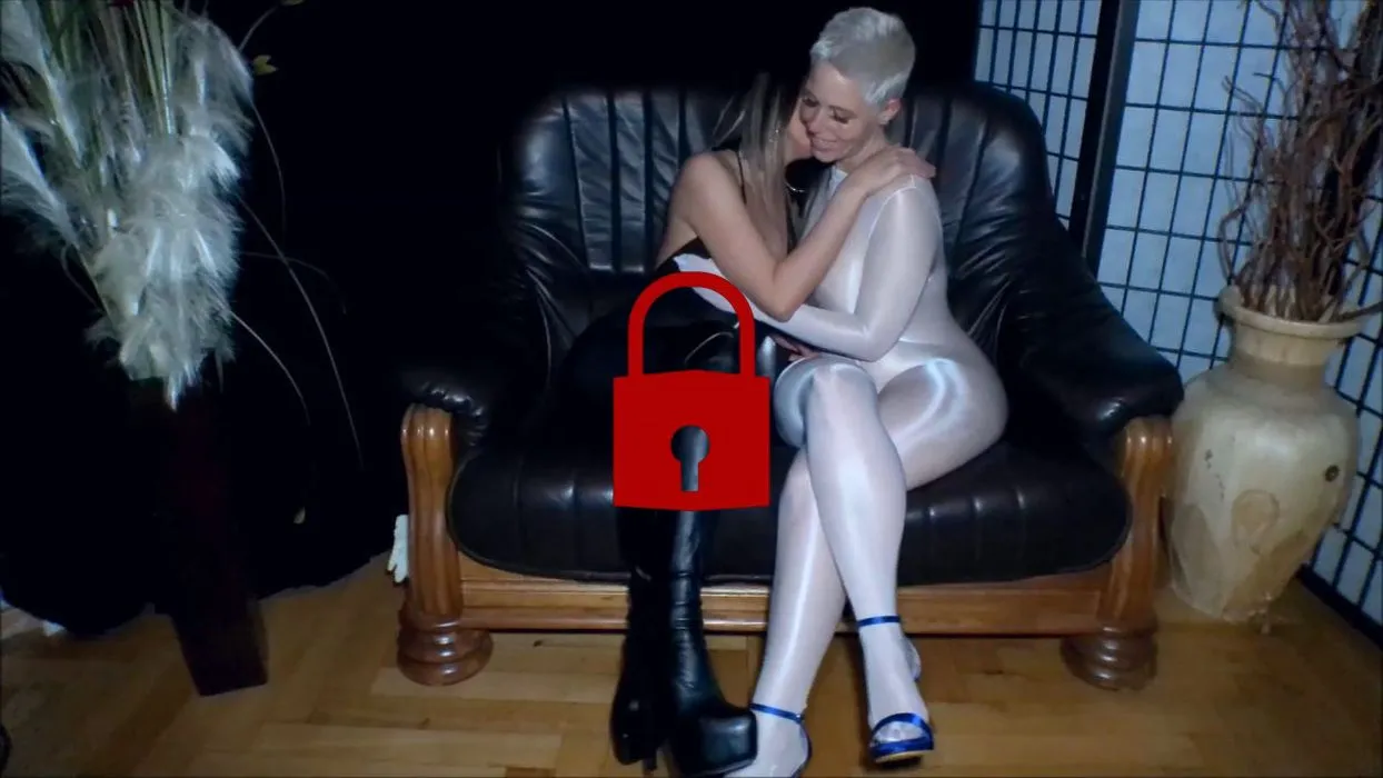 Zuckerpüppchen Fistet mich zum Orgasmus