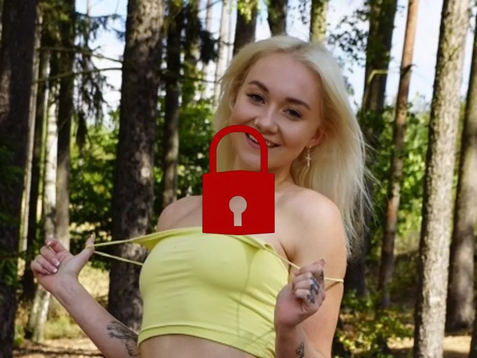 Den ganzen lieben langen Tag Schwänze lutschen hihi!