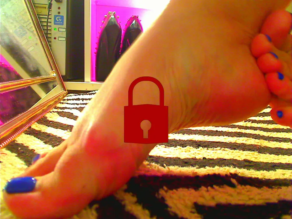 Verehre meine perfekten kleinen Füße ( ohne Ton )