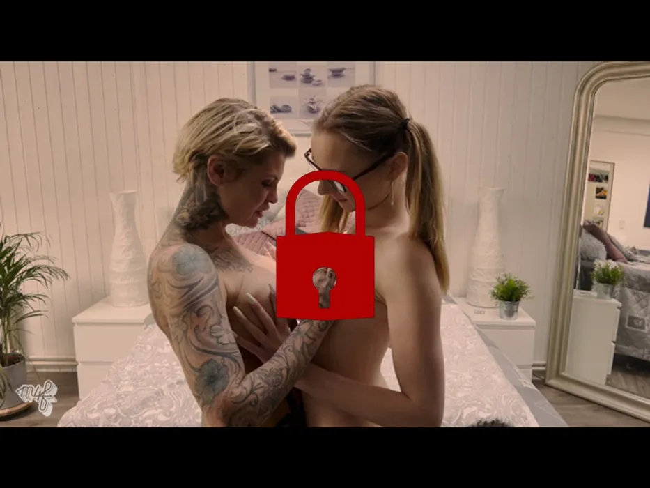 Coco Caprice mit Strapon gefickt