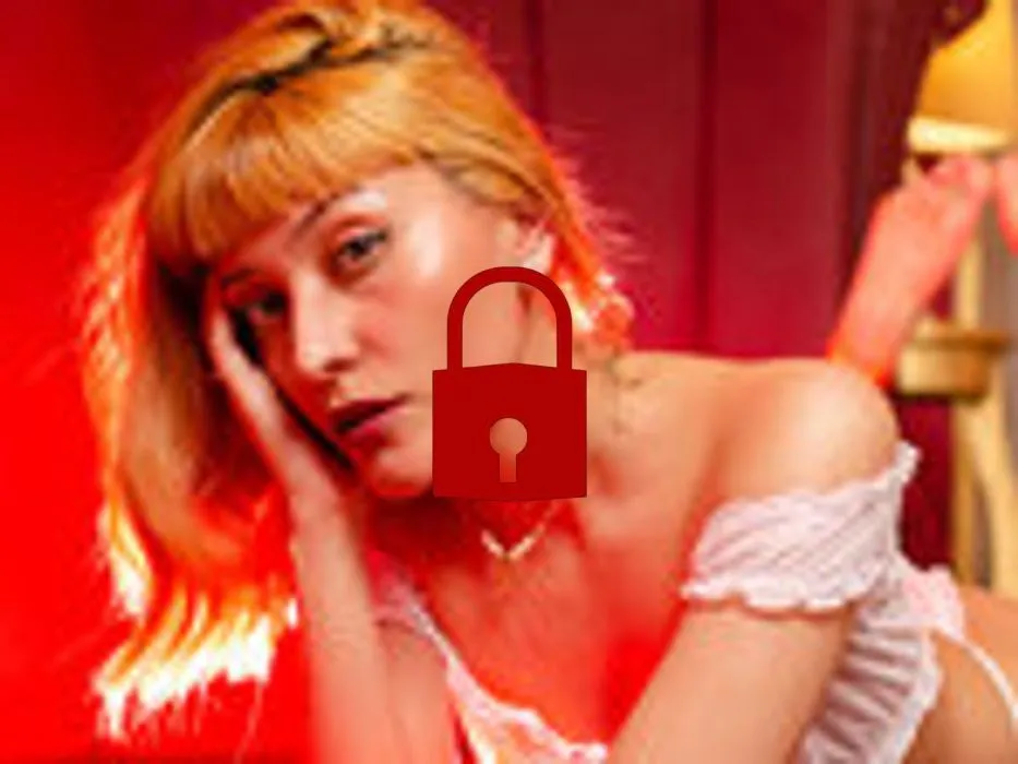 fickt dieses hübsche Girl sehr hart !!