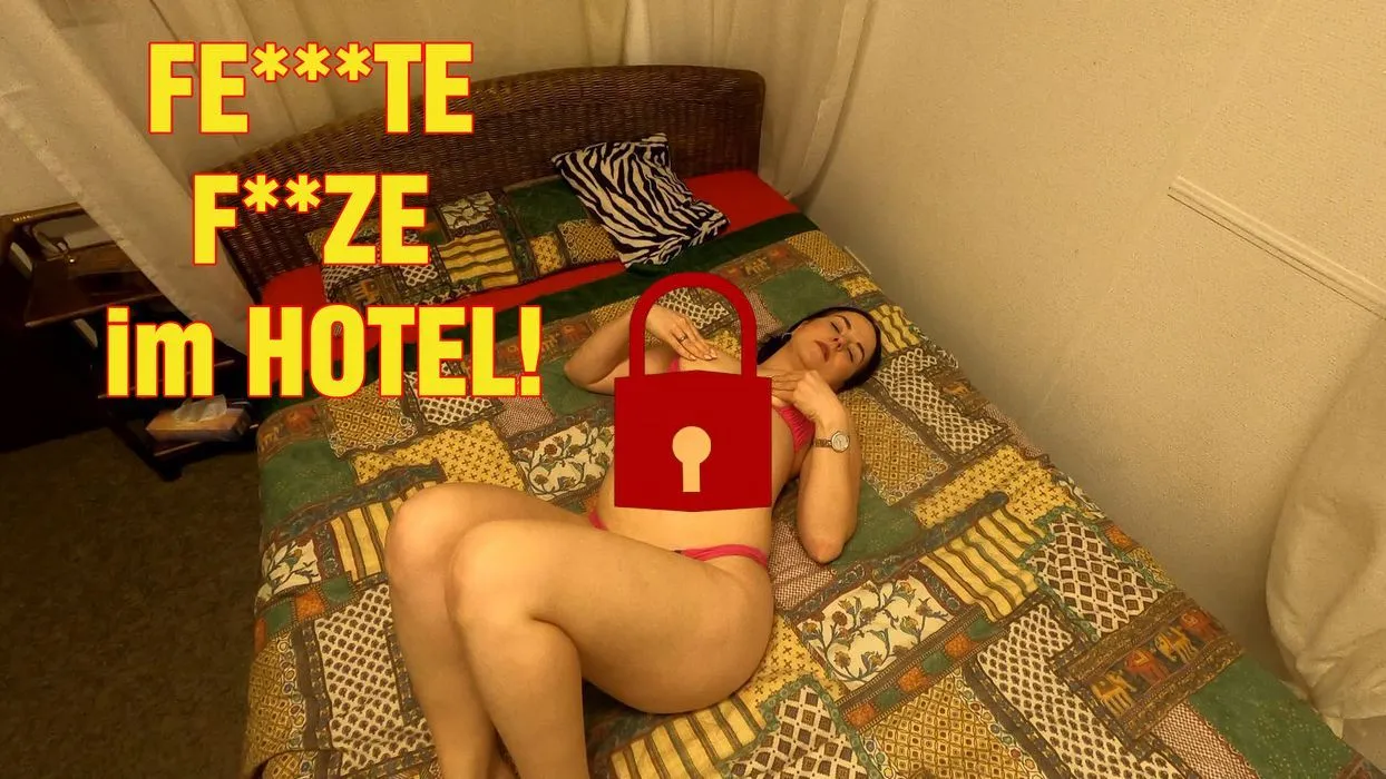FEUCHTE FOTZE im HOTEL!