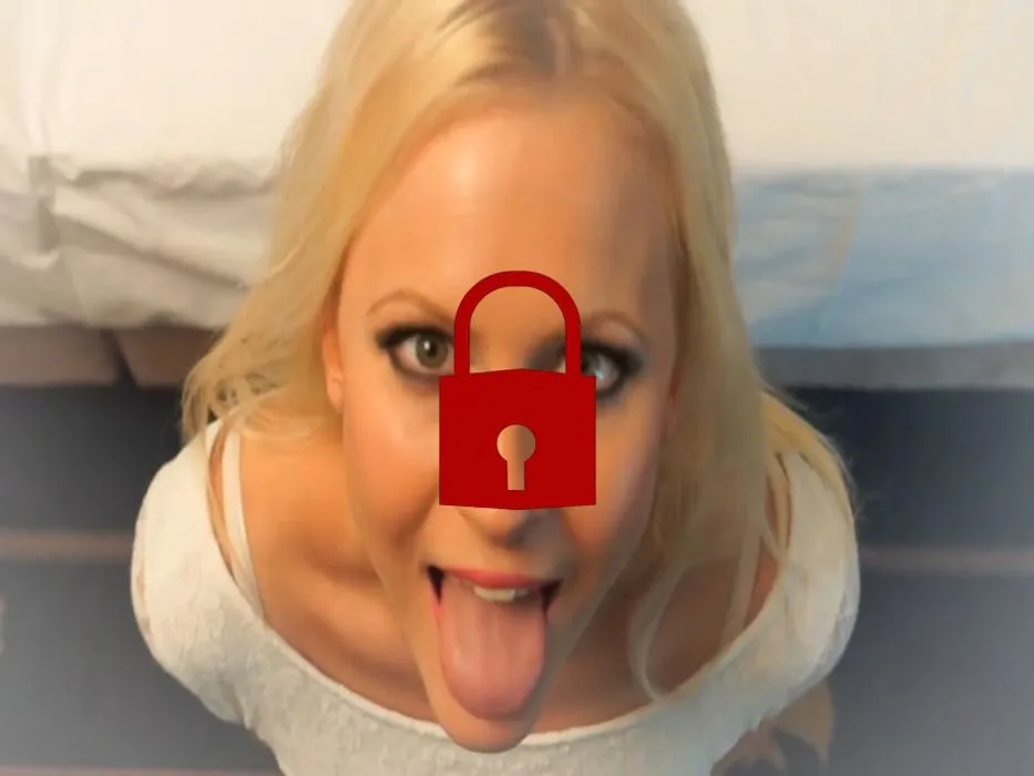 Frisch gefickte Creampie Fotze