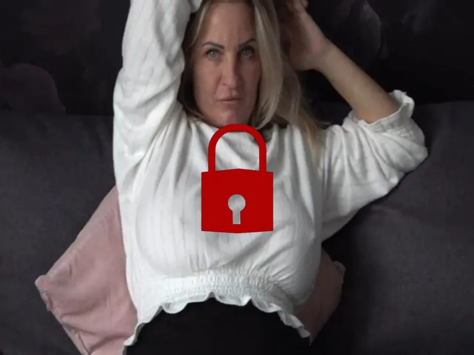 Öliger Tittenfick mit Nippel Cumshot