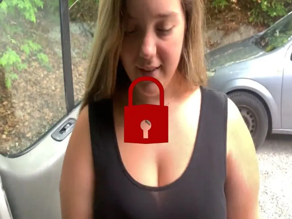 Blowjob am Autoparkplatz im Auto