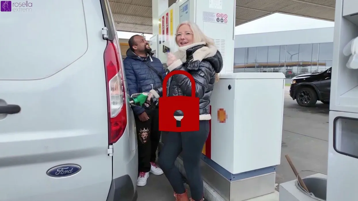 Ich wurde beim Tanken angesprochen und danach in der Autowerkstatt,  AO abgefickt! Teil 1