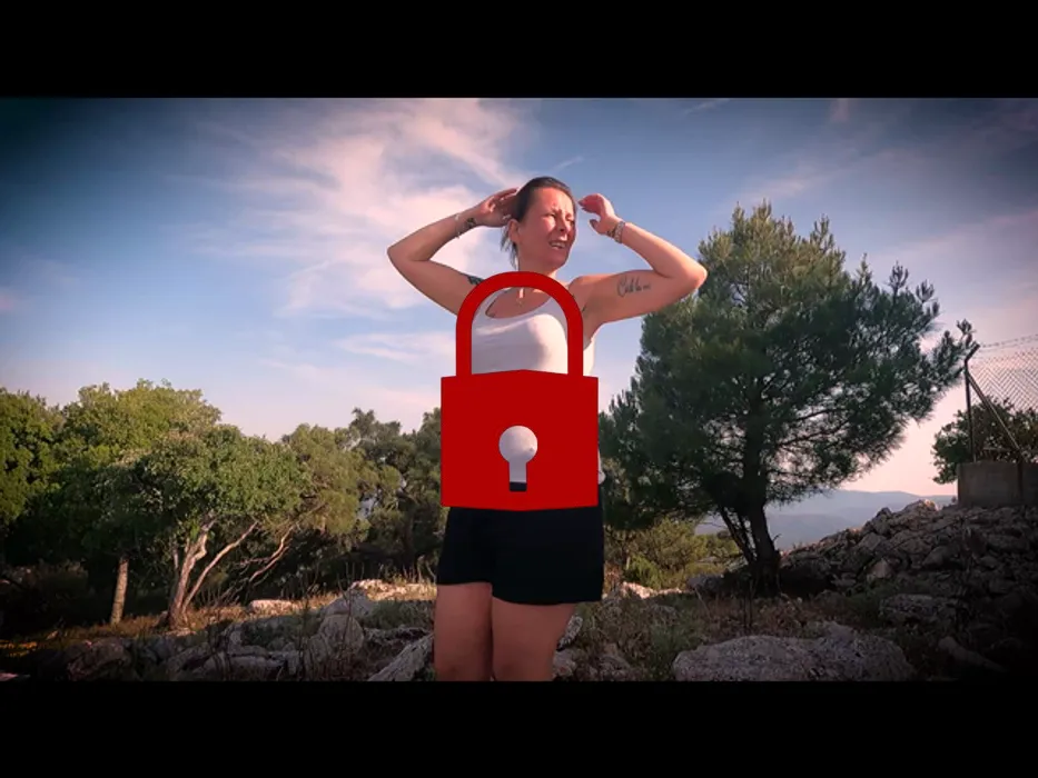 Pissen auf der Bergspitze... schön den Wind durch die spalte 😘