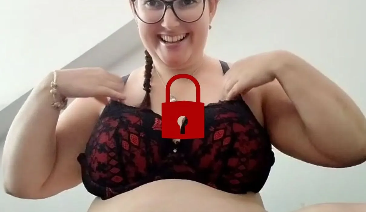 Meine geile Pussy mit dem Dildo zerfickt. Extrem geil! 