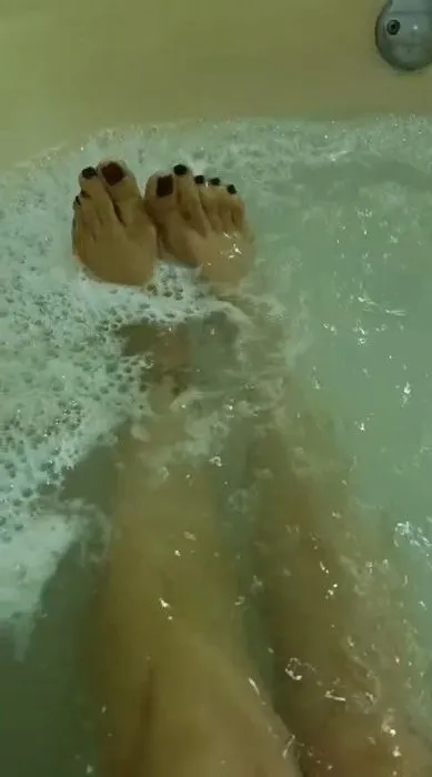 A day of bathing, with my sexy feet 