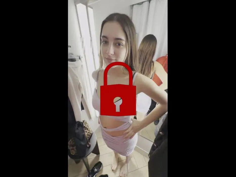 Teen 18 kauft Unterwäsche