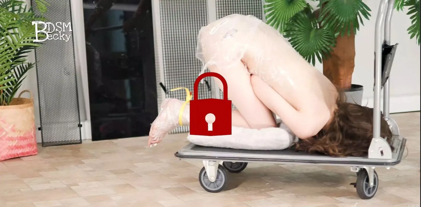 Schlanke Sexpuppe wird im Lager vorm Verpacken nochmals benutzt!💦💦