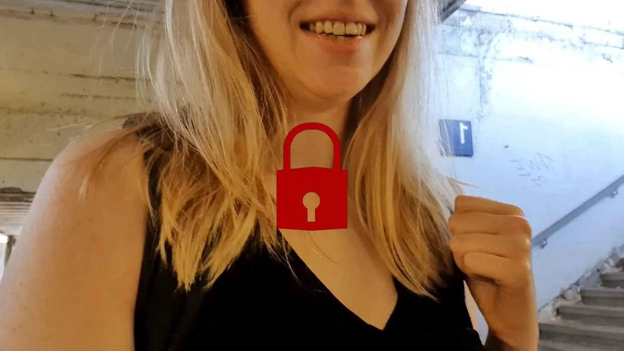 Bei Anruf....als Hobbyhure zum Bahnhof bestellt!!!!